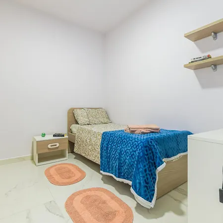 Brand New 3bdr 2 Bth Block B Apartment *
