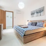 Apartment Brand New 3bdr 2 Bth Block B